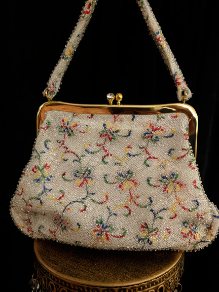 70011 B1 VHB Vintage 1950's Lumured Floral Pattern Beaded Handbag 